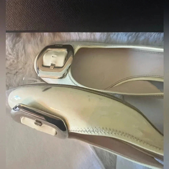 Vintage Prada Sling back Cream Patent Leather shoes… - Picture 7 of 17